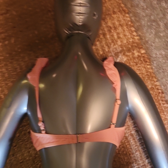 Chic Coral Bikini Top with Floral Bottom - Picture 3 of 4